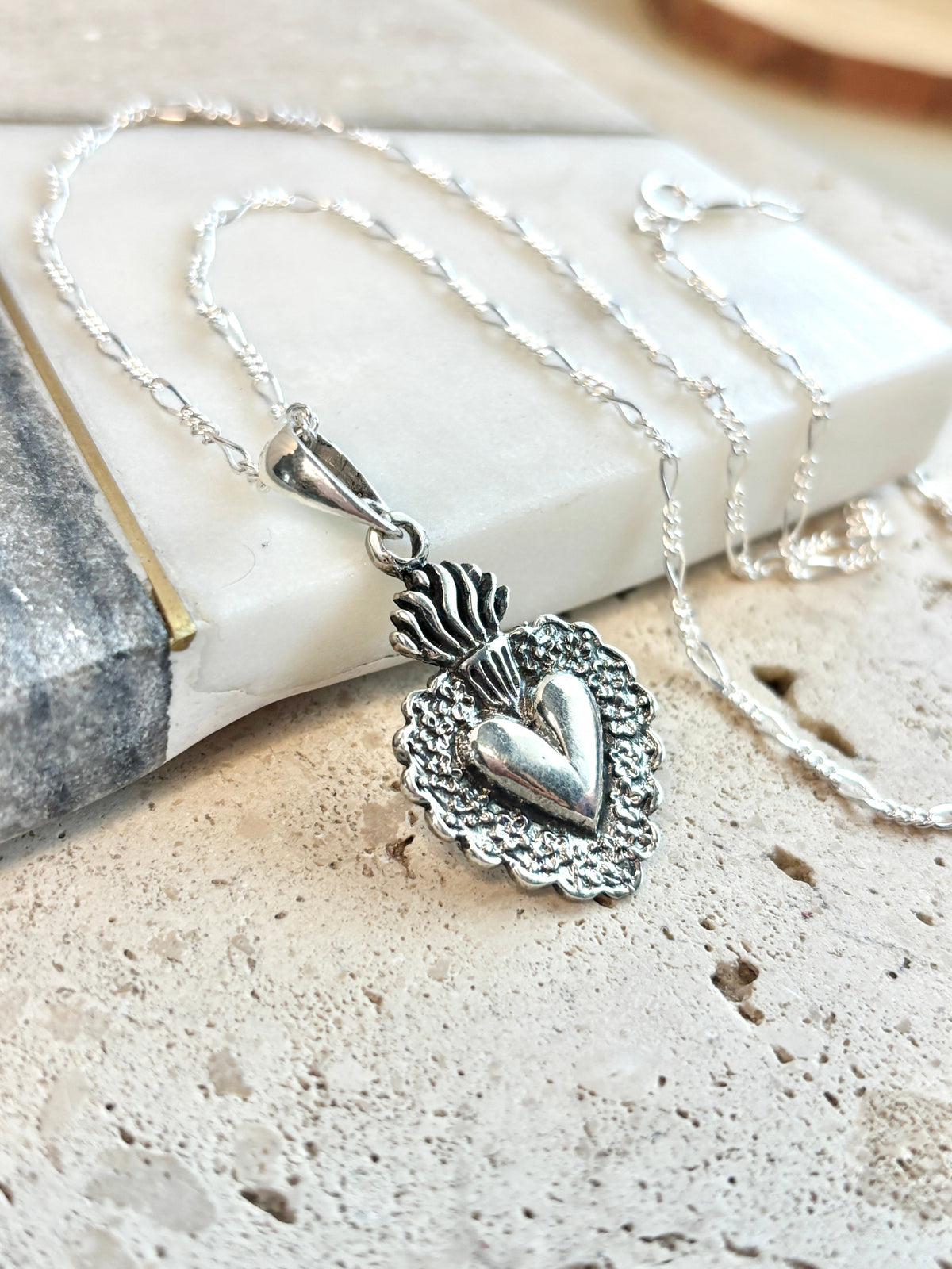 Sacred Heart Necklace in 925 Sterling Silver – Mexican design inspired in Frida khalo Figaro Chain, Collar de sagrado corazón de plata .925 plata mexicana