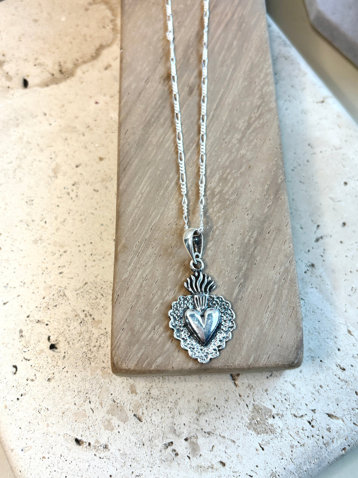 Sacred Heart Necklace in 925 Sterling Silver – Mexican design inspired in Frida khalo Figaro Chain, Collar de sagrado corazón de plata .925 plata mexicana